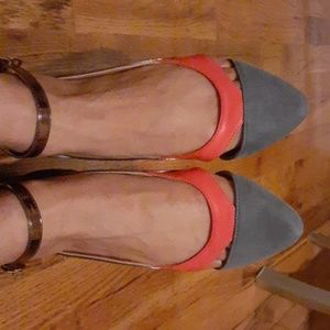 Gray/pink strappy flats. Size 9, fits like an 8.